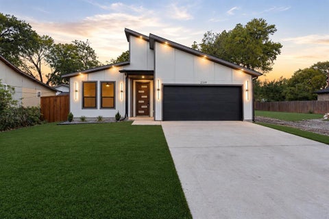 Photo of 2319 Moffatt Avenue, Dallas, TX 75216 (MLS # 21413029)
