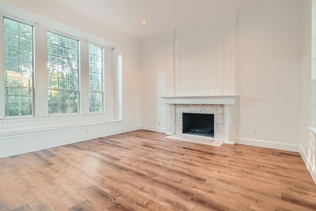 1121 Longmeadow Lane