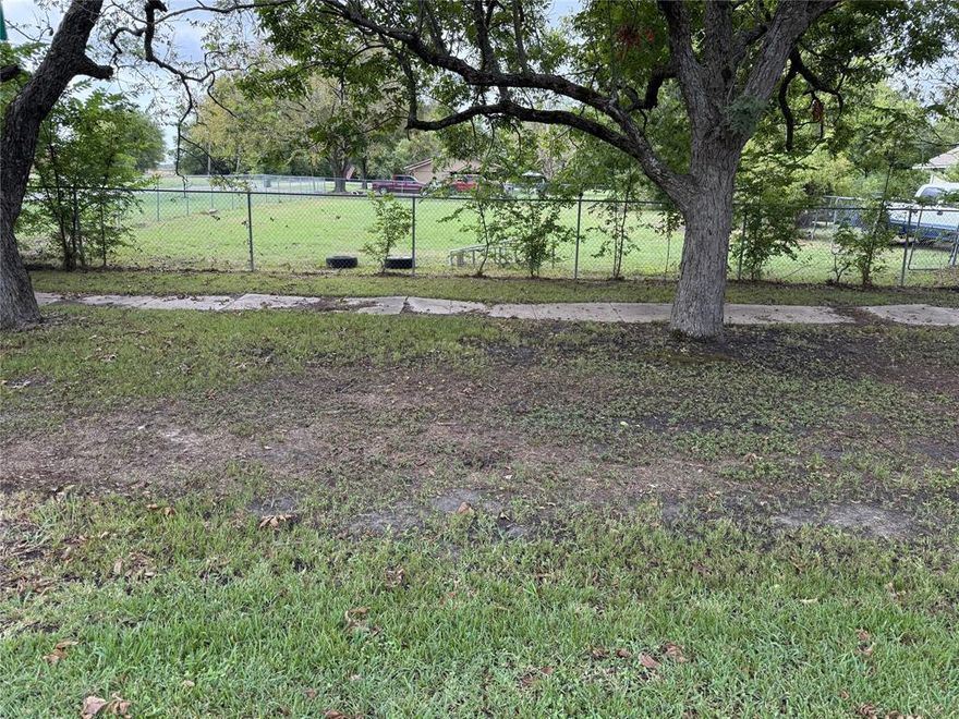 Prime 0.230-acre corner lot ready for your dream build! Located in a desirable neighborhood, this spacious lot offers excellent visibility and easy access from two streets.  Don’t miss the opportunity to secure this well-positioned lot and start building your future today!

Please don't walk inside the fence when looking at the lot.