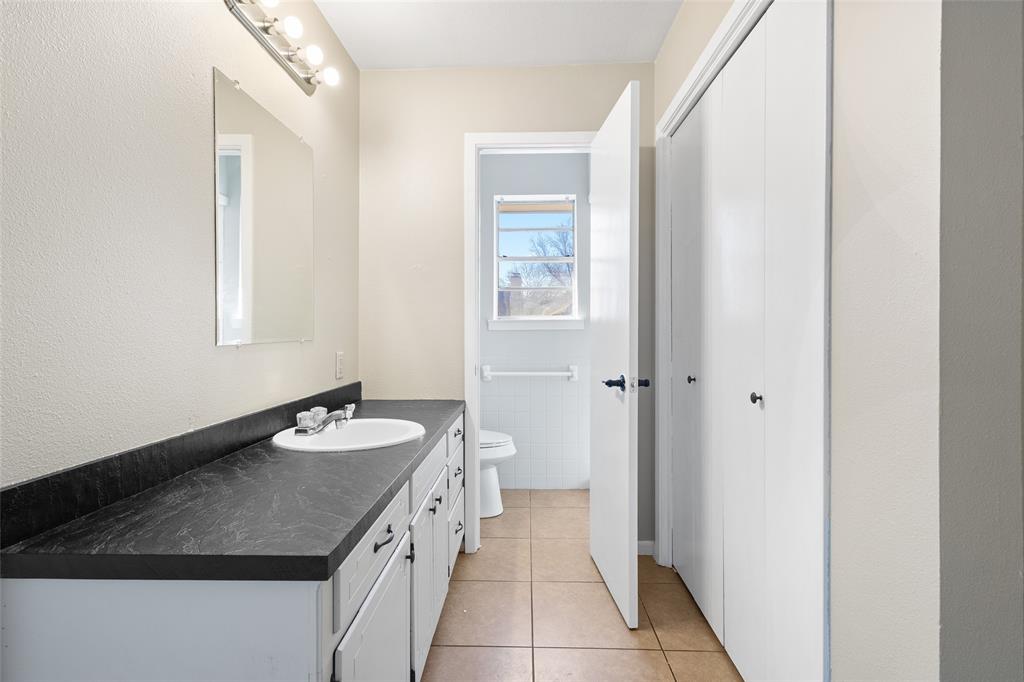 Royal Crest - Residential