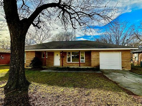 Photo of 1103 Fair Avenue, Gainesville, TX 76240 (MLS # 21150356)