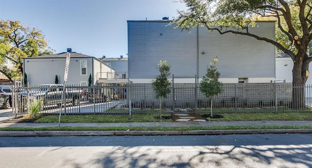 Martyns Oak Lawn - Residential Lease