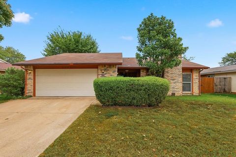 2705 Treeview Drive Arlington TX 76016