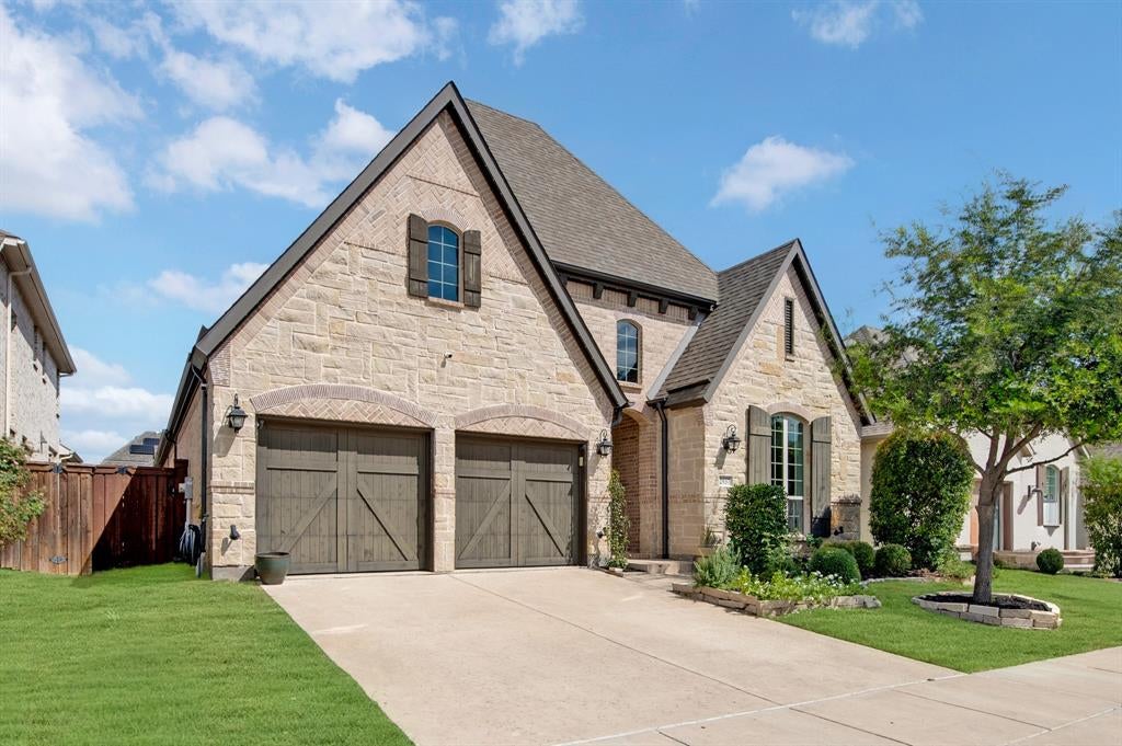 2937 Darcy