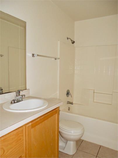 OLD GRANBURY ESTATES, PHASE IV - Residential Lease