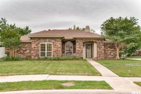 Photo of 1622 Palisades Drive, Carrollton, TX 75007 (MLS # 21247882)