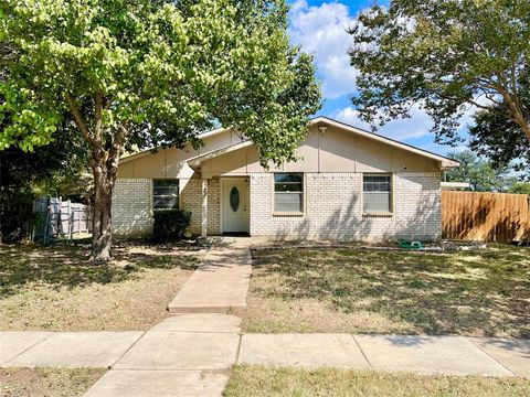 702 Pinehill Lane Grand Prairie TX 75052