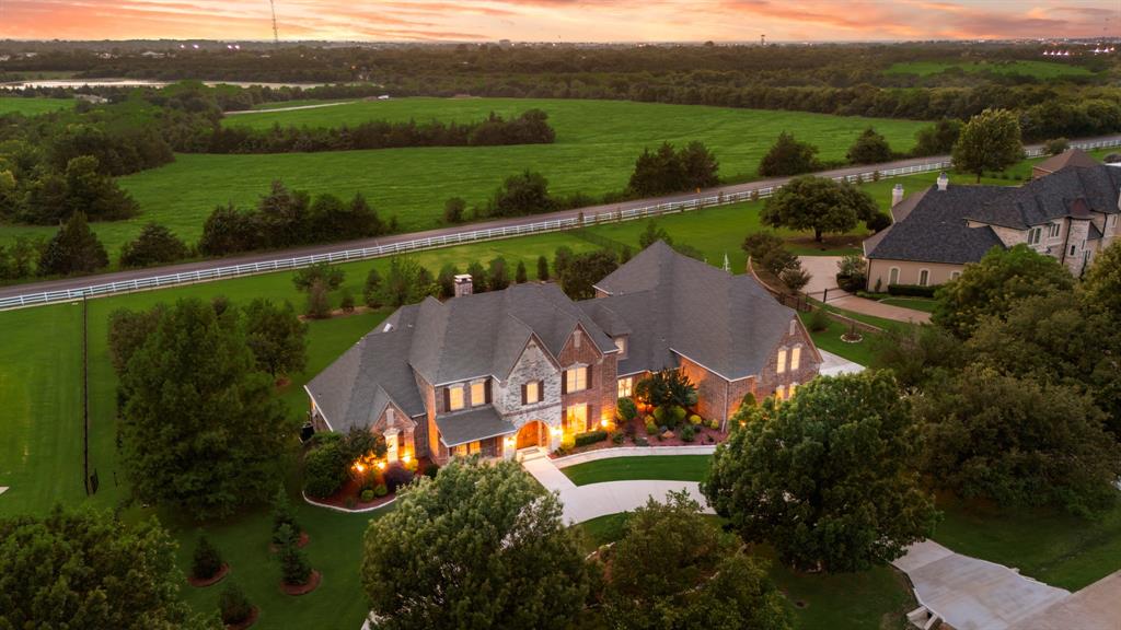 1900 Broken Lance Lane