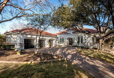 Photo of 4624 Byron Circle, Irving, TX 75038 (MLS # 21182565)