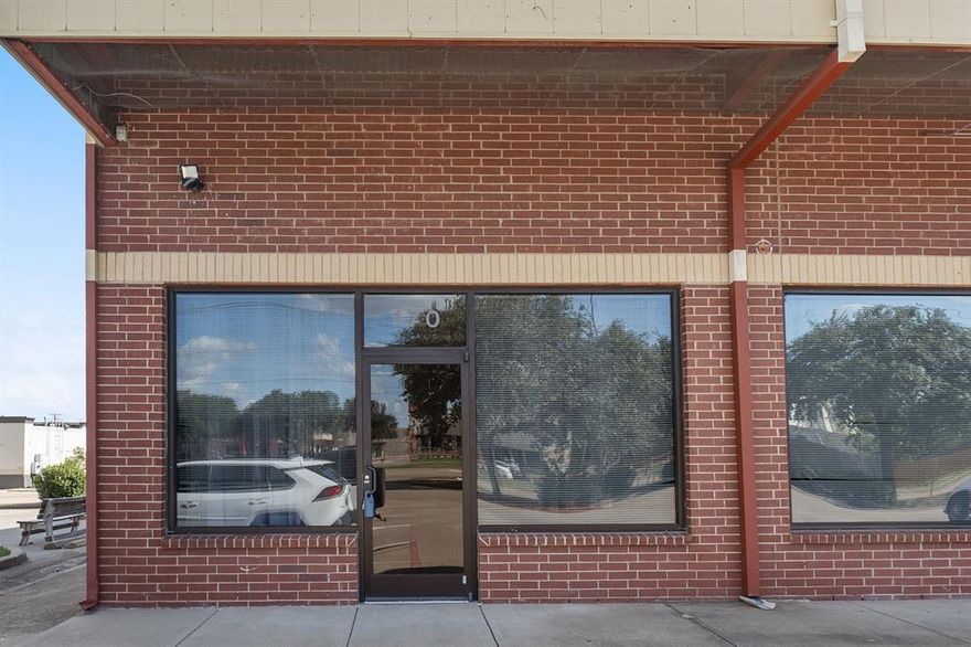 This space is perfect for a retail store. The last tenant was a salon, and it has a waiting room reception area when you walk in. There’s one big room that’s 21ft by 11ft with a window, and another room that’s 9ft by 11ft. The break room and two bathrooms are included in the space. There’s also a large hot water heating system and a utility room. The rent is $2,500 a month plus $500 NNN for a 5 year lease minimum.