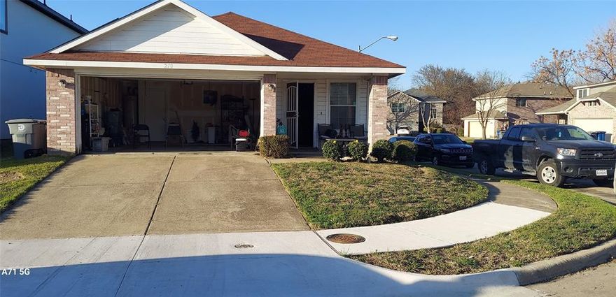 Introducing a beautifully cared-for-single-story home. This 3-2-2 single story home is move-in ready and ideal for the first time homebuyer or investors. This home has the convenience of being located just minutes from I-20 and I-35.