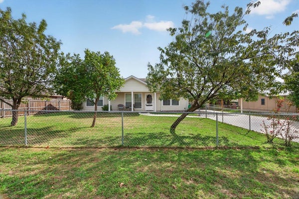 324 PEARSON LN, AZLE, TX 76020 - Image 1a8f7cce4f47763e862ada404d6ce6b9/3232139813