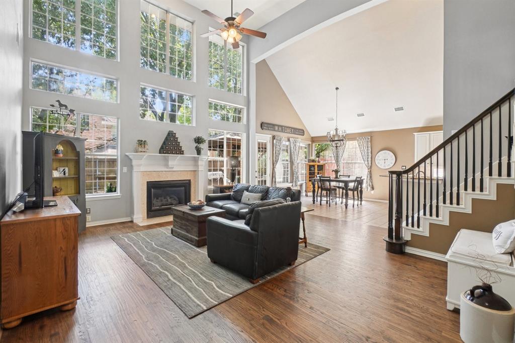 2805 Dove Court