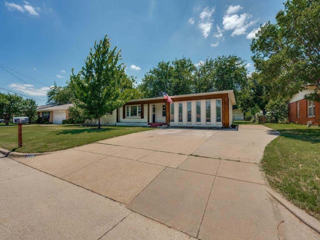 Photo of 1218 Warden Street, Benbrook, TX 76126 (MLS # 21306754)
