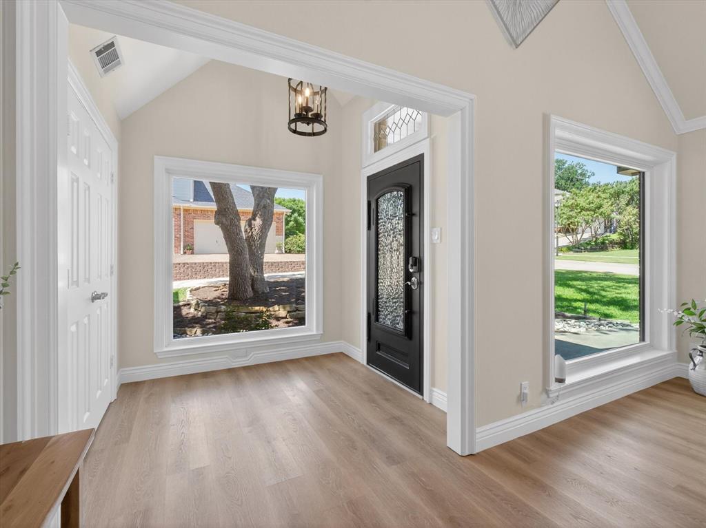 1515 Mission Hills Lane