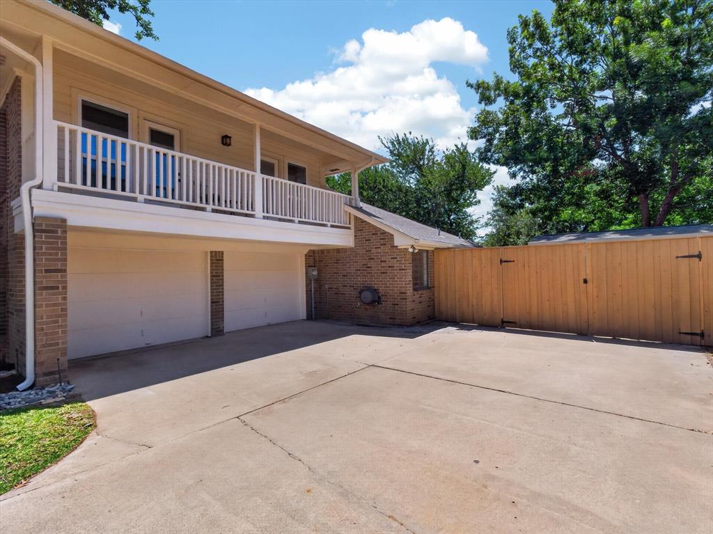 1515 Mission Hills Lane