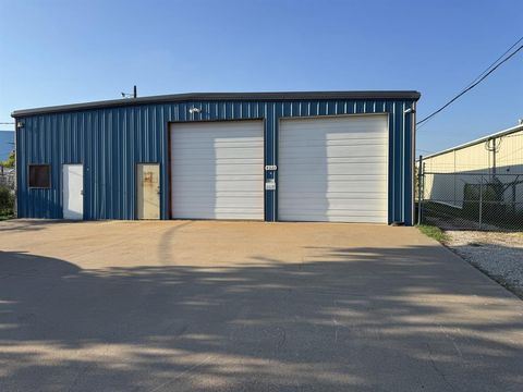 4321 Garland Drive Haltom City TX 76117