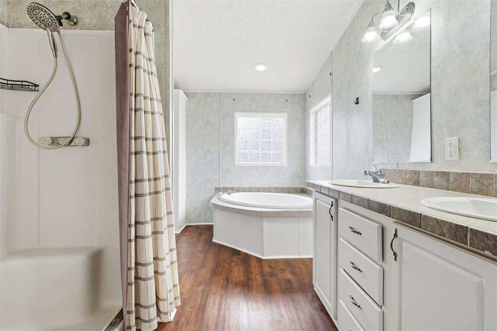 Hewitt Mobile Home - Residential