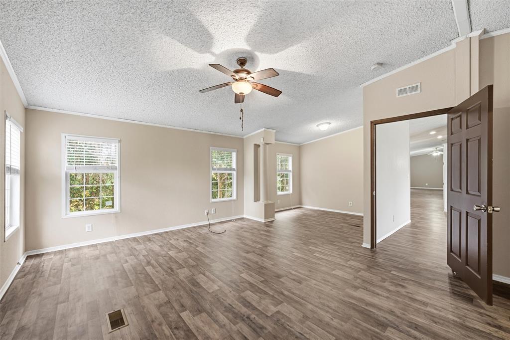 Hewitt Mobile Home - Residential