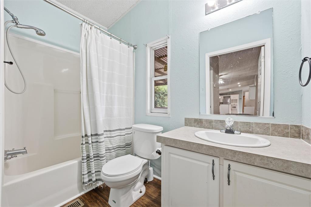 Hewitt Mobile Home - Residential