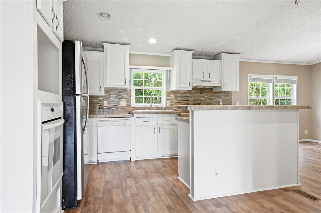 Hewitt Mobile Home - Residential