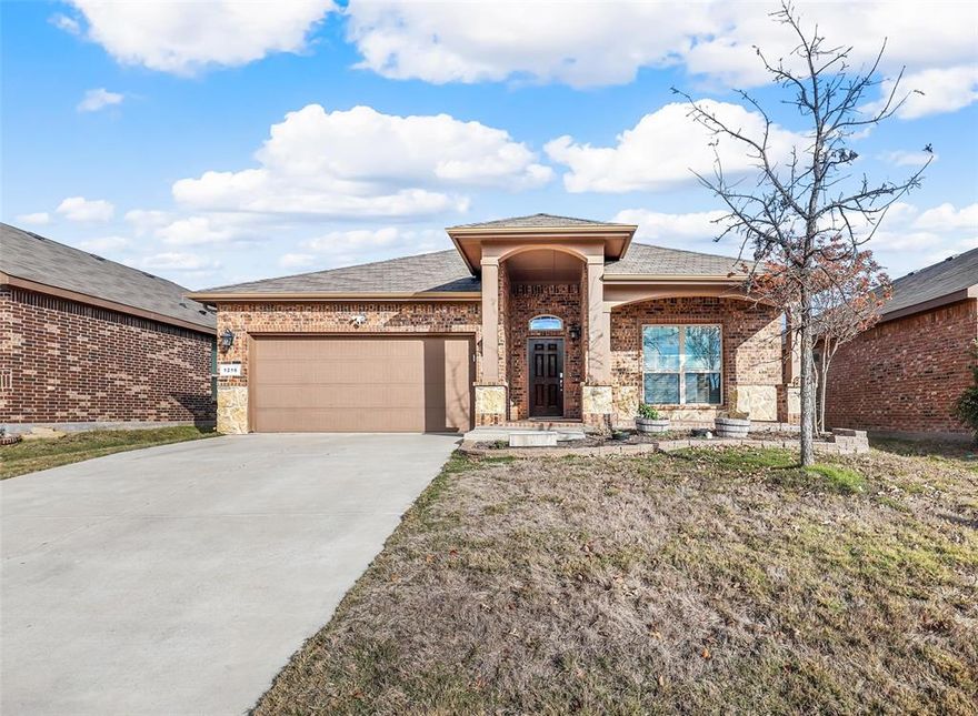 Charming Rental House in Westover Village Estates.  Cul de Sac location with open concept living, huge kitchen with plenty of light and knotty alder cabinets.  The large family living room has a wonderful fireplace with tile and carpet.  The house has a great study as well.  The patio has a great addition with shade for some BBQ cookouts.  The house has a sprinkler system, sod grass and a community pool for the hot Texas summers.  Call today and come check out 1216 Vaughna.