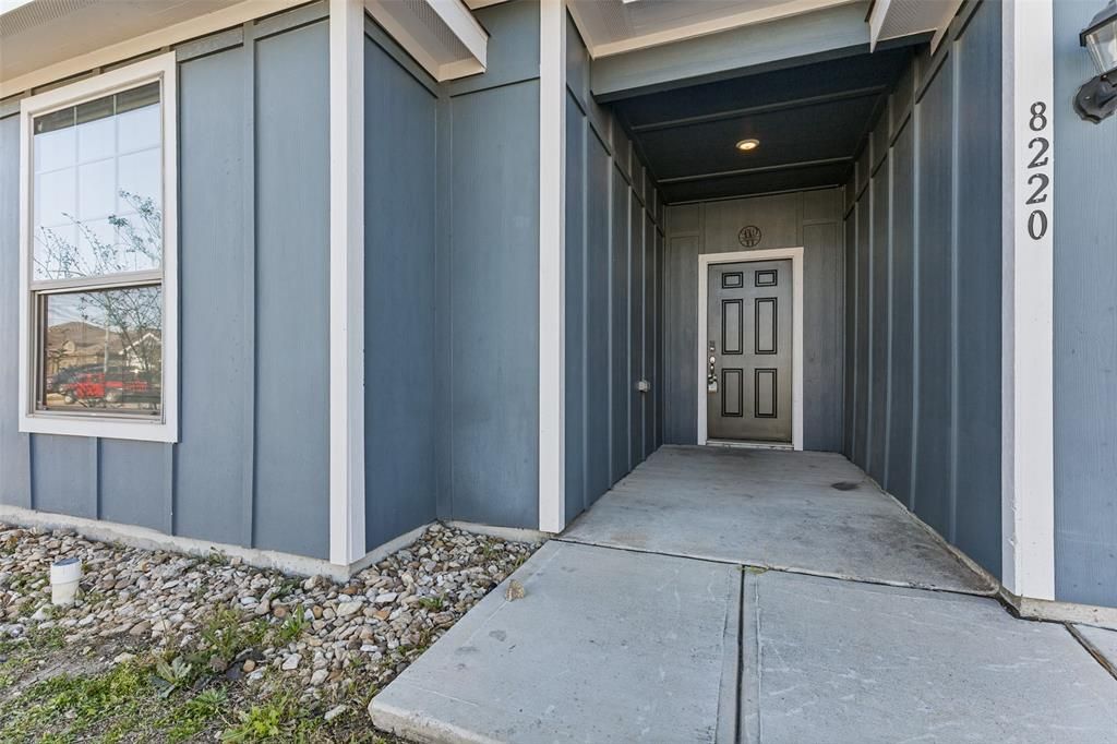 Photo of 8220 Buck Mountain Pass, Fort Worth, TX 76179 (MLS # 21215390)
