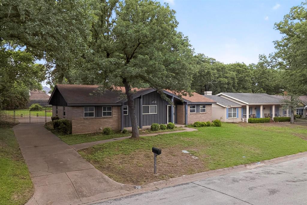 716 W Pleasantview Drive