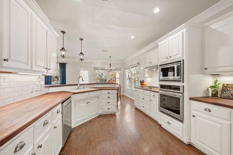 Photo of 7720 Bridlewood Court, North Richland Hills, TX 76182 (MLS # 21131238)