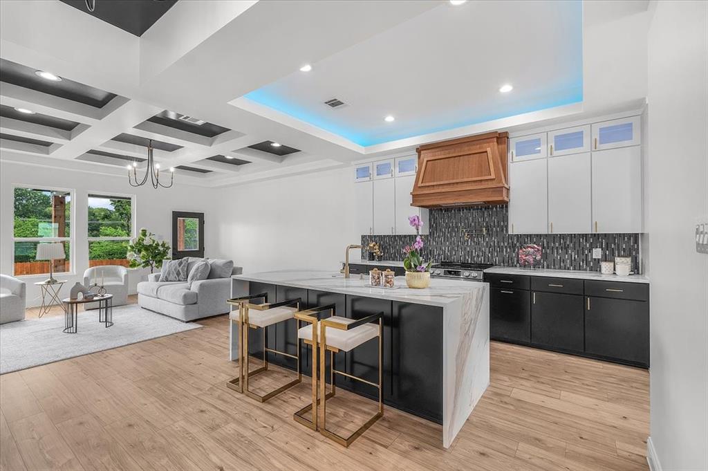 2906 Roosevelt Avenue