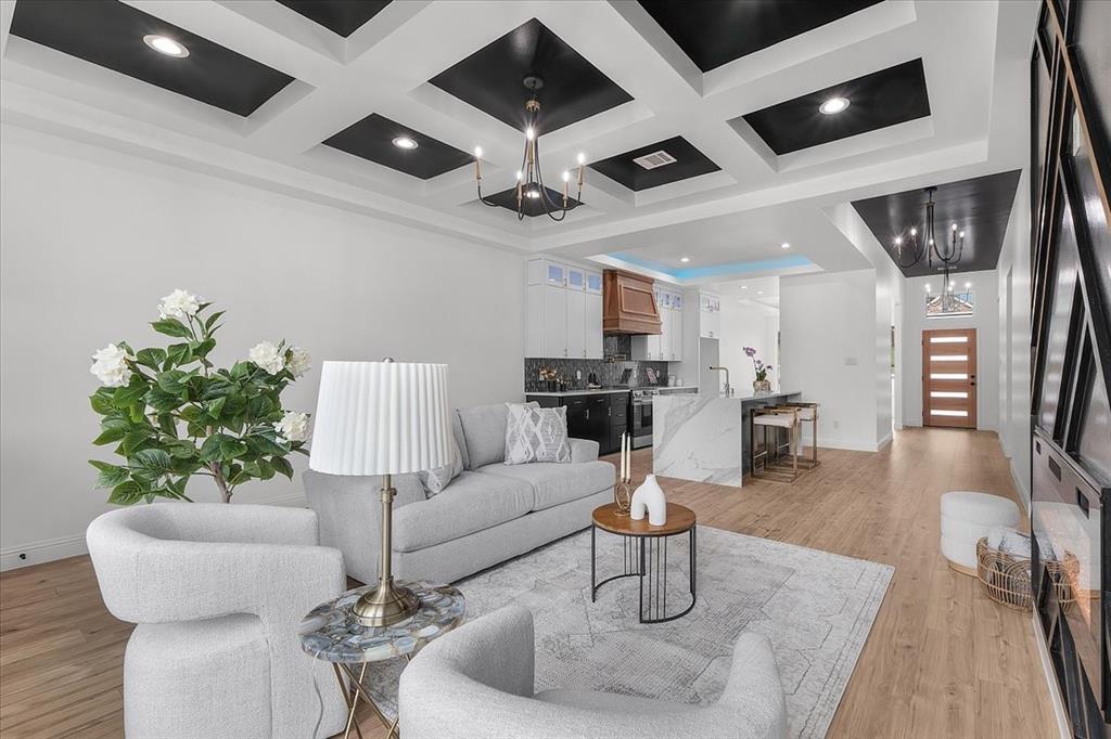 2906 Roosevelt Avenue