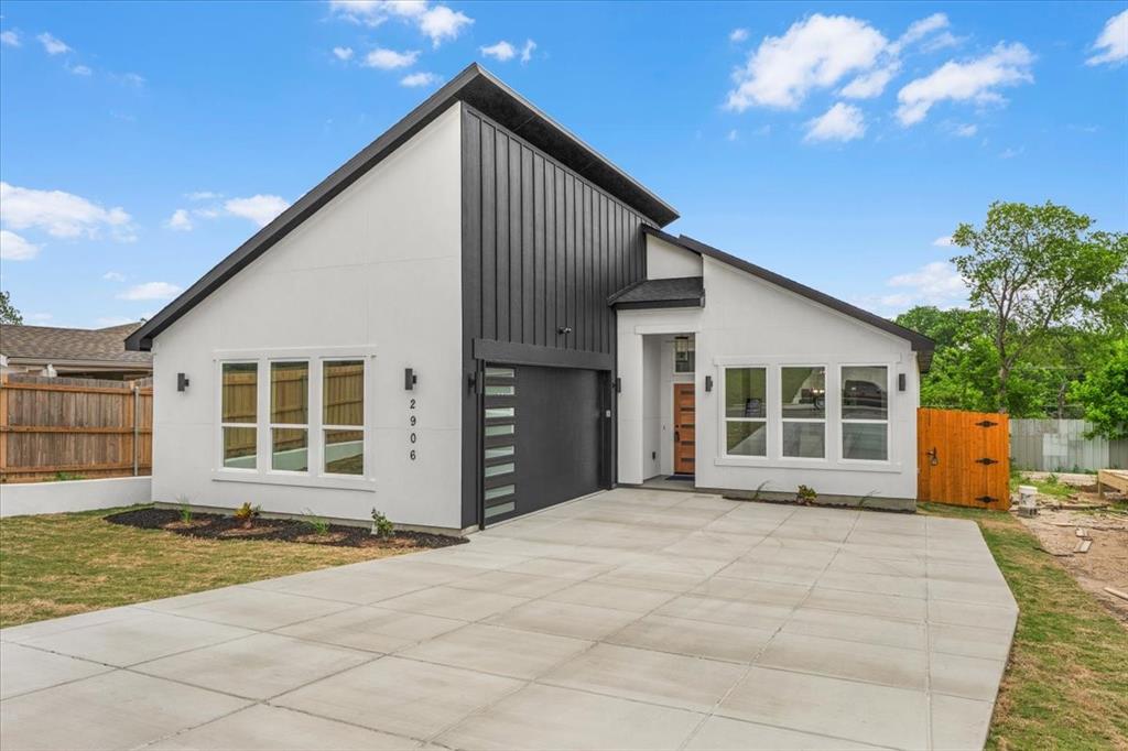 2906 Roosevelt Avenue