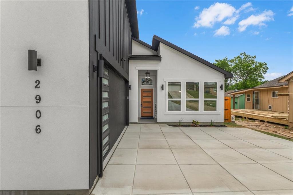 2906 Roosevelt Avenue