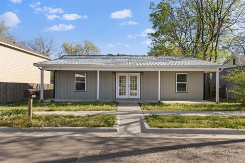 Photo of 805 S 4th Street, Bonham, TX 75418 (MLS # 21221218)