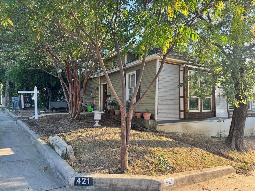 Attention First-Time Homebuyers, Builders, and Remodelers! 
Exceptional opportunity in a prime Dallas location within walking distance to the vibrant Bishop Arts District, celebrated for its eclectic boutiques, art galleries, cafés, and award-winning restaurants. Enjoy weekends at nearby Kidd Springs Park, offering scenic walking trails, lush green spaces, and a tranquil pond. This property is ideally situated just minutes from Downtown Dallas, providing unmatched access to major employment centers, entertainment venues, and nightlife. Positioned on a desirable corner lot, this home offers flexibility for various projects—whether building your dream residence, remodeling to your personal style, or developing multiple units to maximize value. The possibilities are endless for those with vision and creativity. Bring your ideas and seize this opportunity to create something truly special in one of Dallas’s most desirable areas.