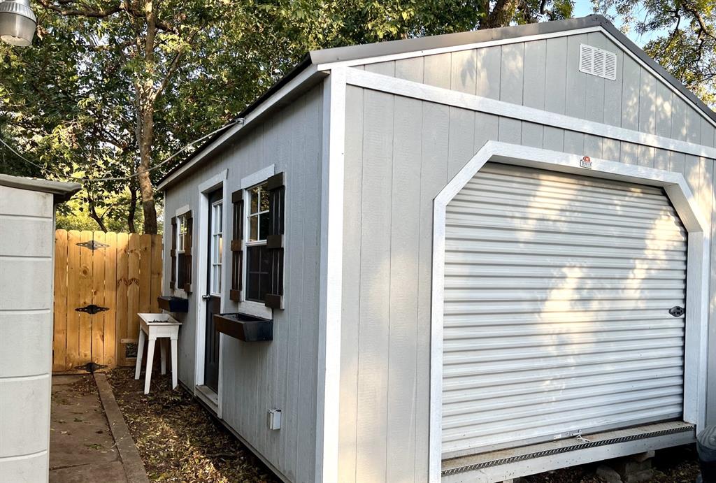 SHANNON R E 1ST ADDN - Residential