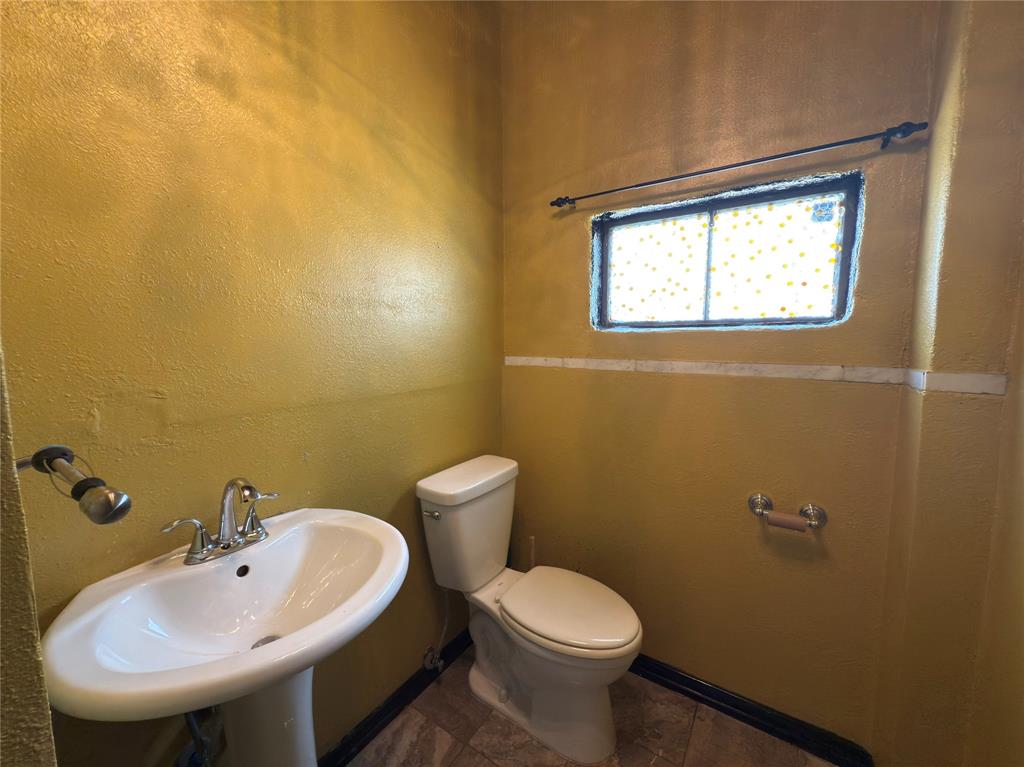 University Crossing - Commercial Lease