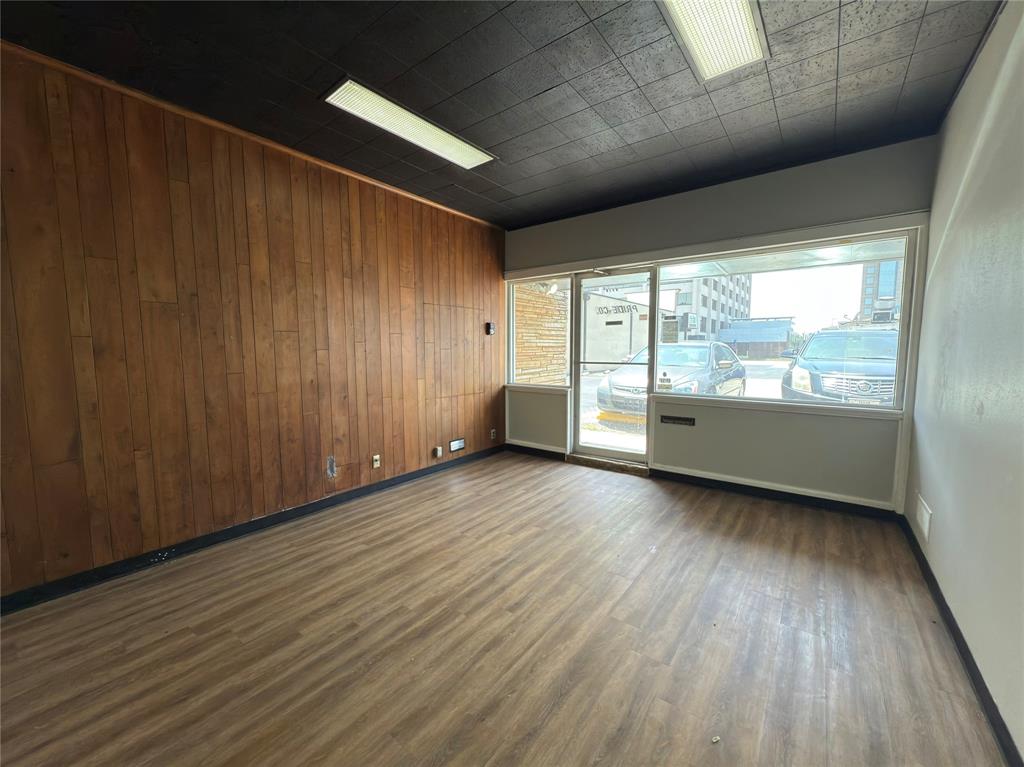 University Crossing - Commercial Lease