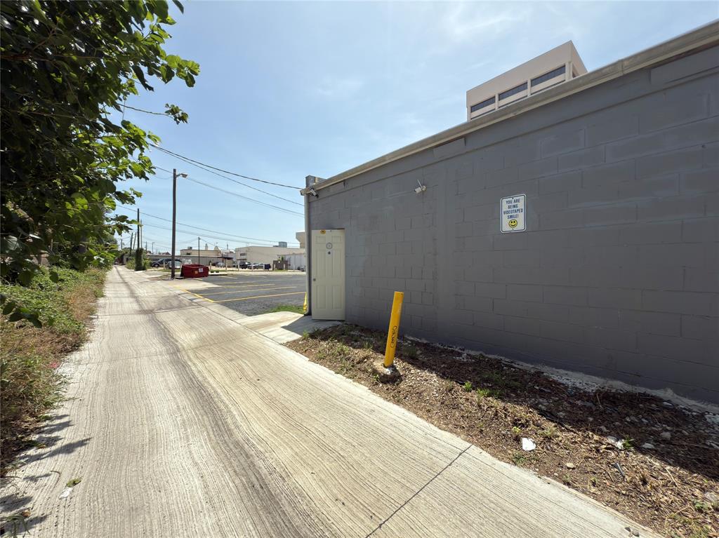 University Crossing - Commercial Lease