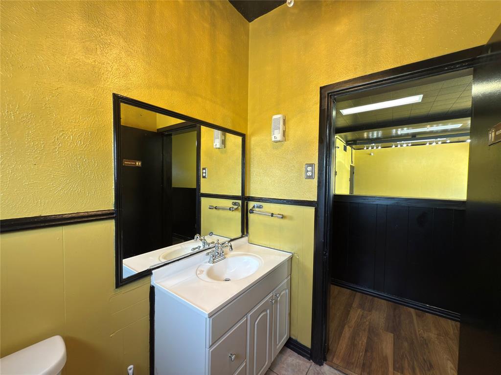 University Crossing - Commercial Lease