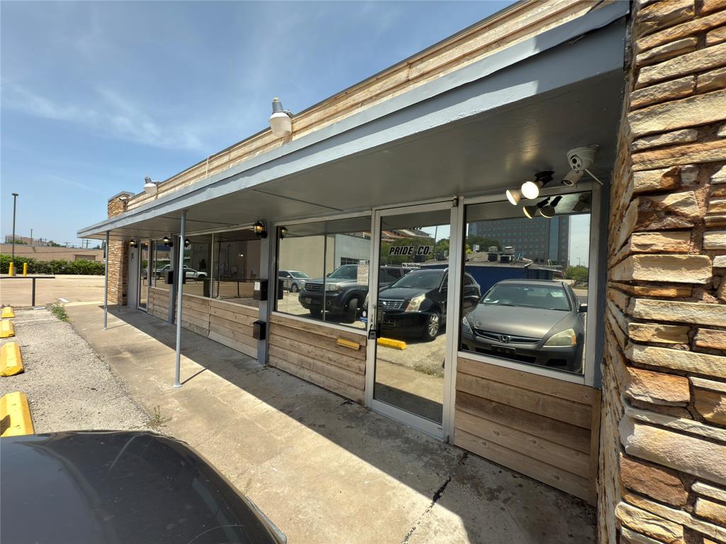 University Crossing - Commercial Lease