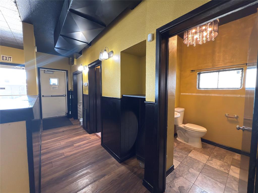 University Crossing - Commercial Lease