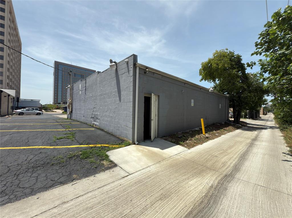 University Crossing - Commercial Lease