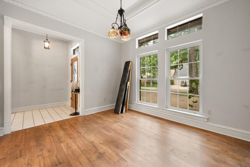 Royal Gate Add - Residential