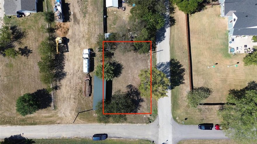 Prime Corner Lot in Growing Alvarado!
Excellent investment opportunity for corner lot with great visibility, ideal for building a single-family home or investment property. Convenient access to I-35W, schools, and downtown Alvarado. Utilities nearby. Don’t miss this chance to build or invest in a rapidly developing area!