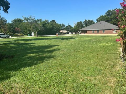 116 Hinton Street Tioga TX 76271