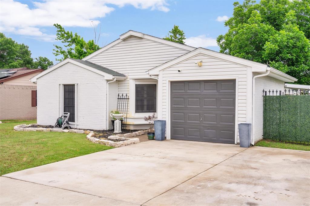 4112 Spindletree Lane
