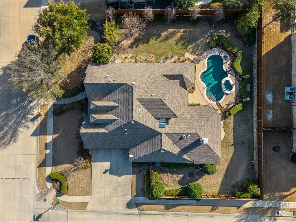 Photo 9 of 40 of 600 Willowview Drive house
