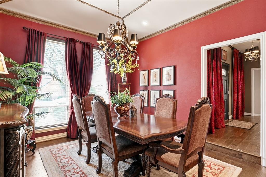 10019 Hickory Crossing