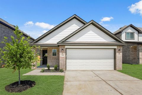 Photo of 1508 Romans Road, Ennis, TX 75119 (MLS # 21098086) Photo of 1508 Romans Road, Ennis, TX 75119 (MLS # 21098086)